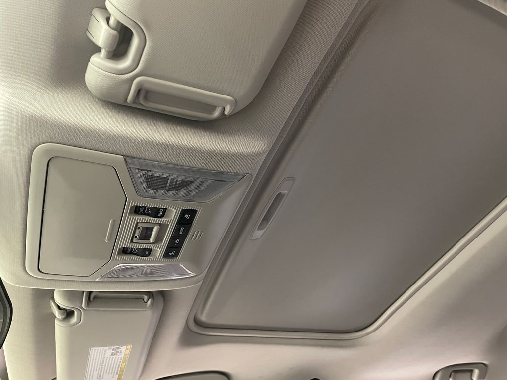 Thumbnail: 2020 Toyota RAV4 - 31