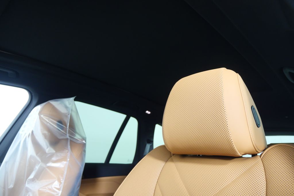 Thumbnail: 2026 BMW X5 - 11
