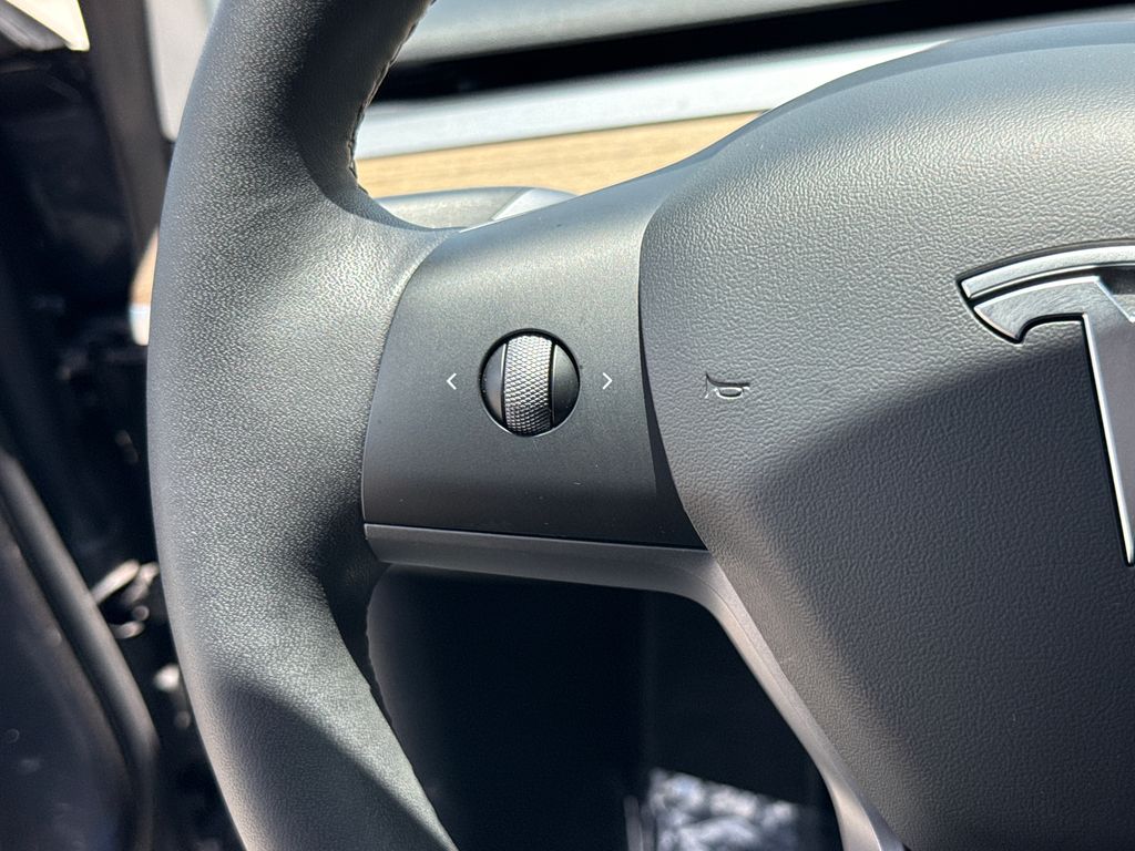 Used 2022  Tesla Long Range image 15