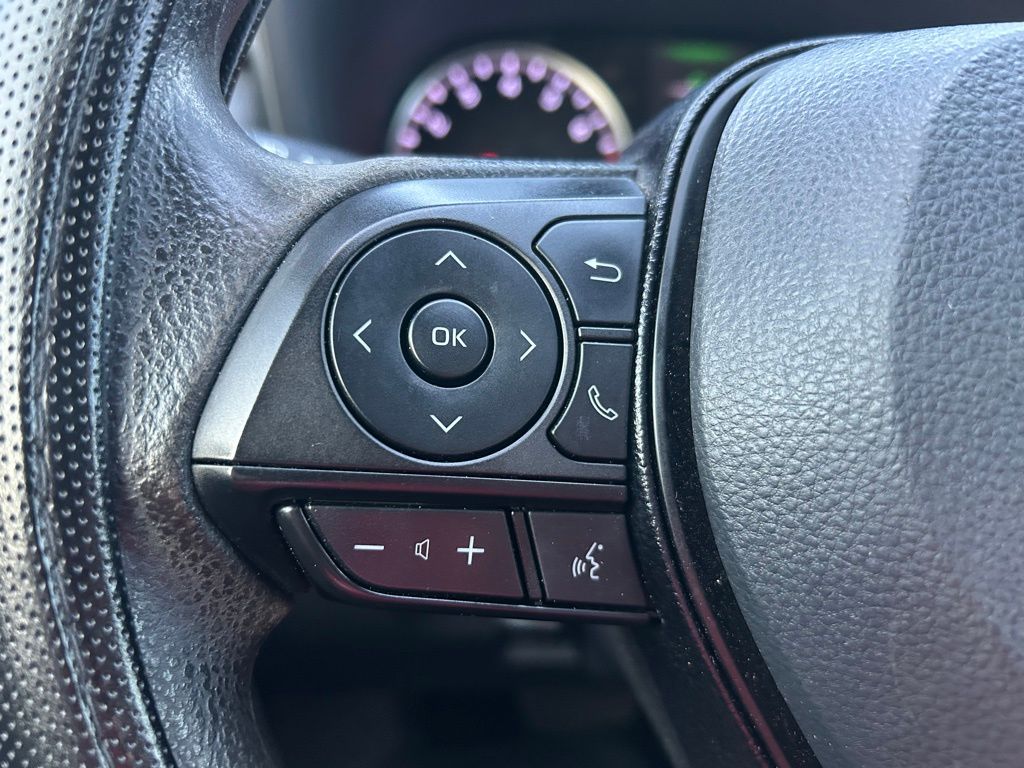 2021 Toyota RAV4 LE 18