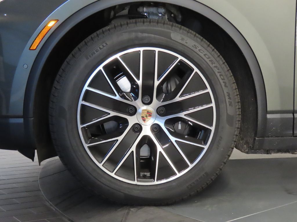 Thumbnail: 2026 Porsche Macan - 11