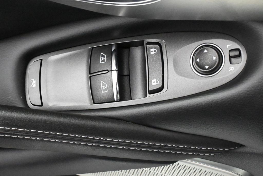 Thumbnail: 2018 INFINITI Q60 - 25