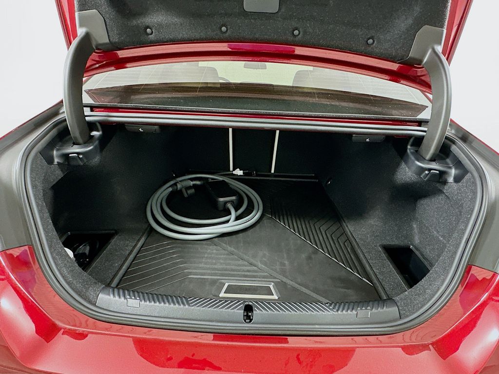 Thumbnail: 2025 BMW i5 - 27