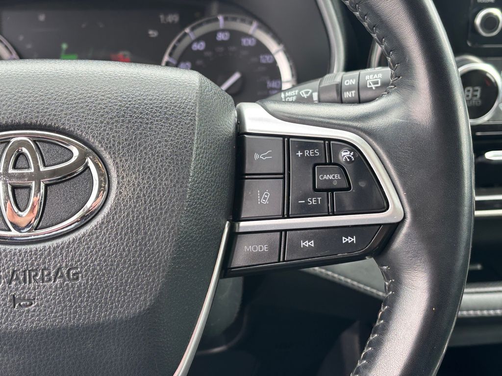 Used Car 2022 Toyota Highlander  Xle For Sale Under $30,000 In Austin, Texas