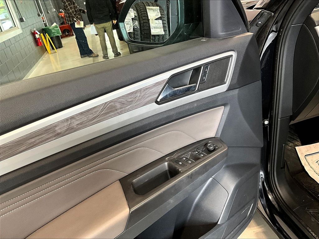 2022 Volkswagen Atlas Cross Sport — photo 7