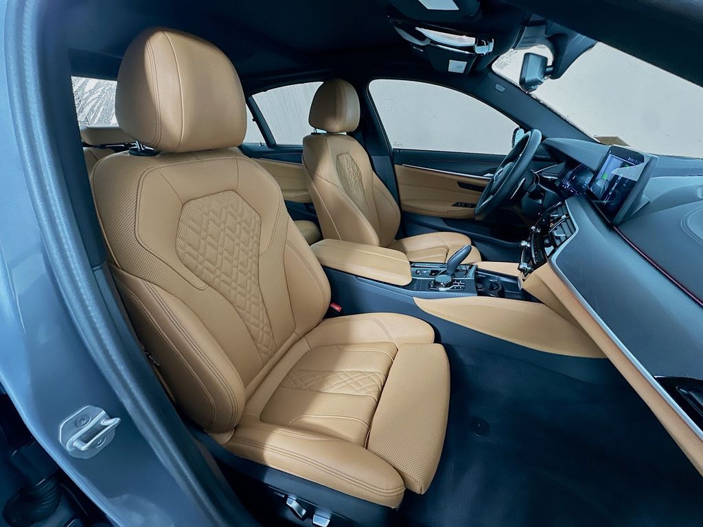 Thumbnail: 2023 BMW 5 Series - 29