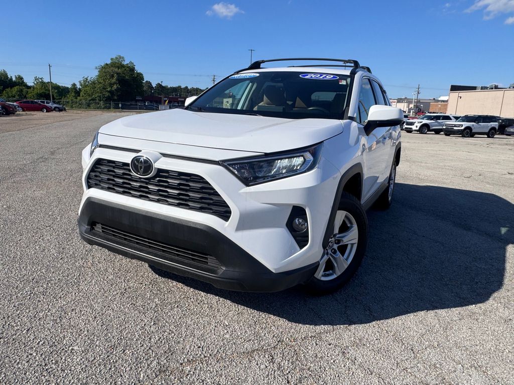 Super White 2019 Toyota RAV4 XLE FWD SUV / Crossover Front-Wheel Drive 8-Speed Automatic