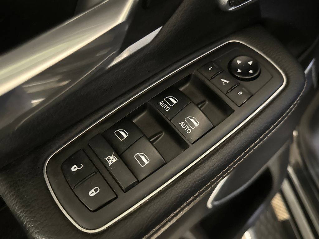 Used 2019 Black Ram Laramie image 17
