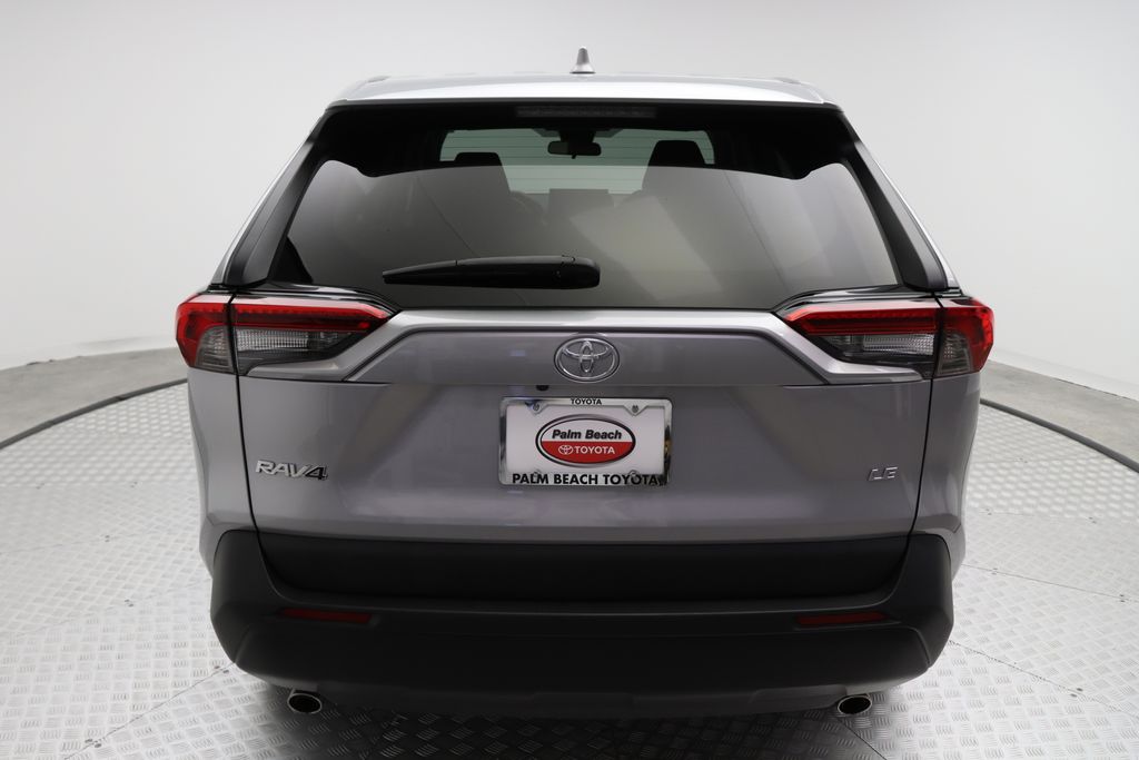 2022 Toyota RAV4 LE 10