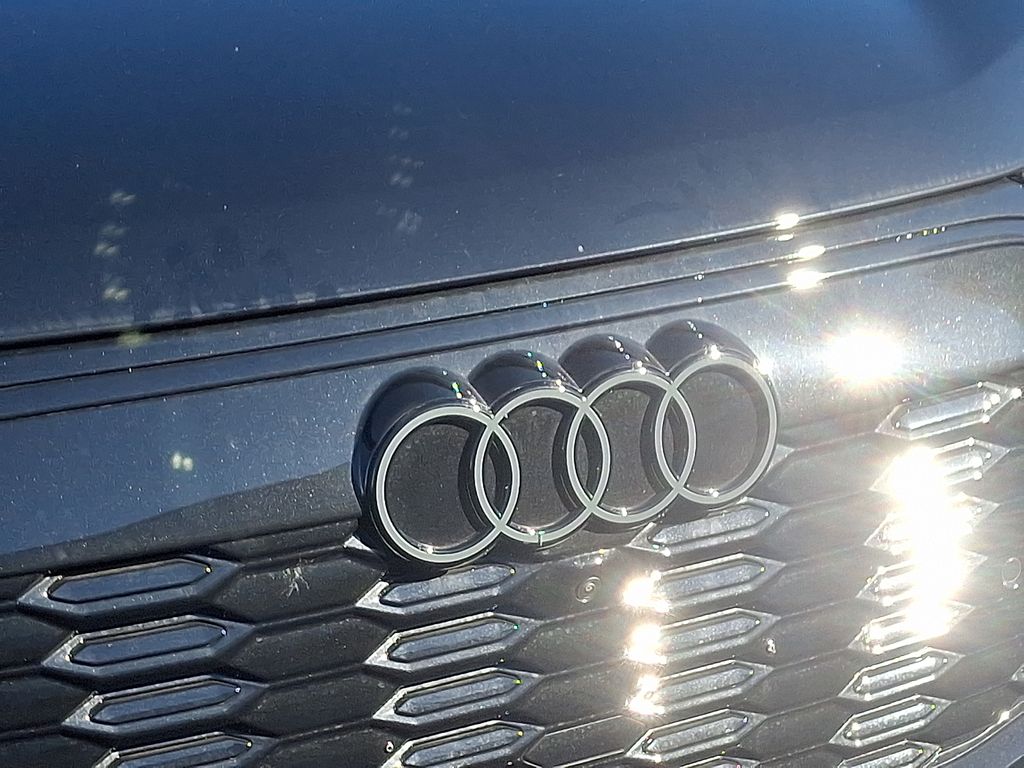 Thumbnail: 2025 Audi SQ6 e-tron - 4