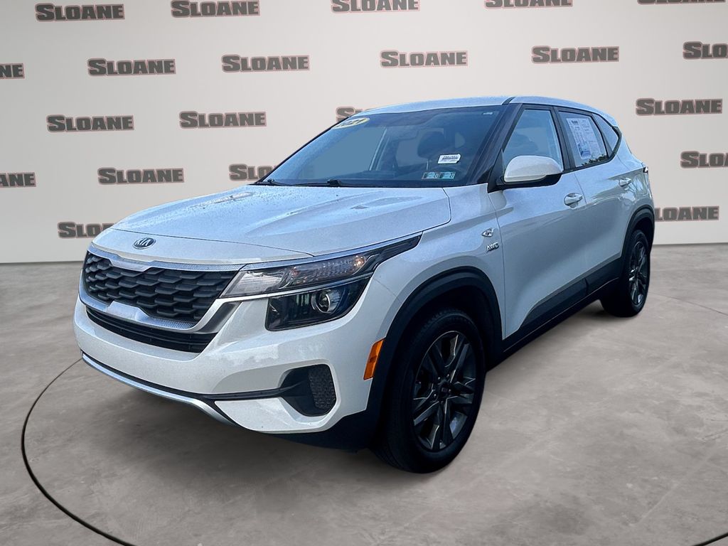 Snow White Pearl 2021 Kia Seltos LX AWD SUV / Crossover All-Wheel Drive Continuously Variable Transmission