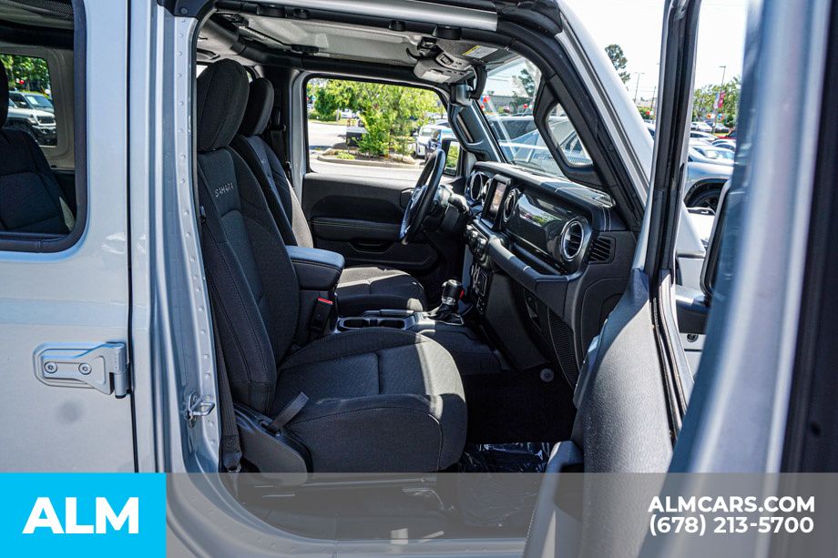 Used 2023 Silver Jeep Sahara image 23