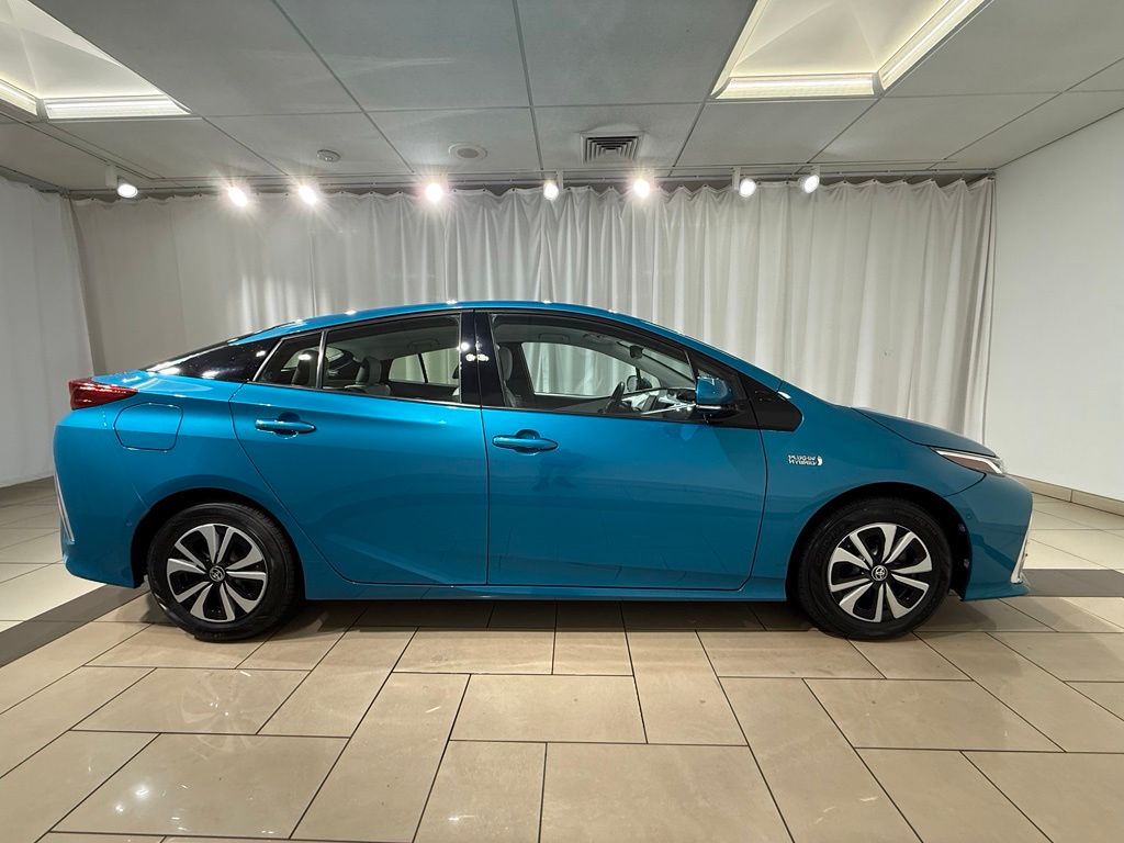 Thumbnail: 2017 Toyota Prius Prime - 6