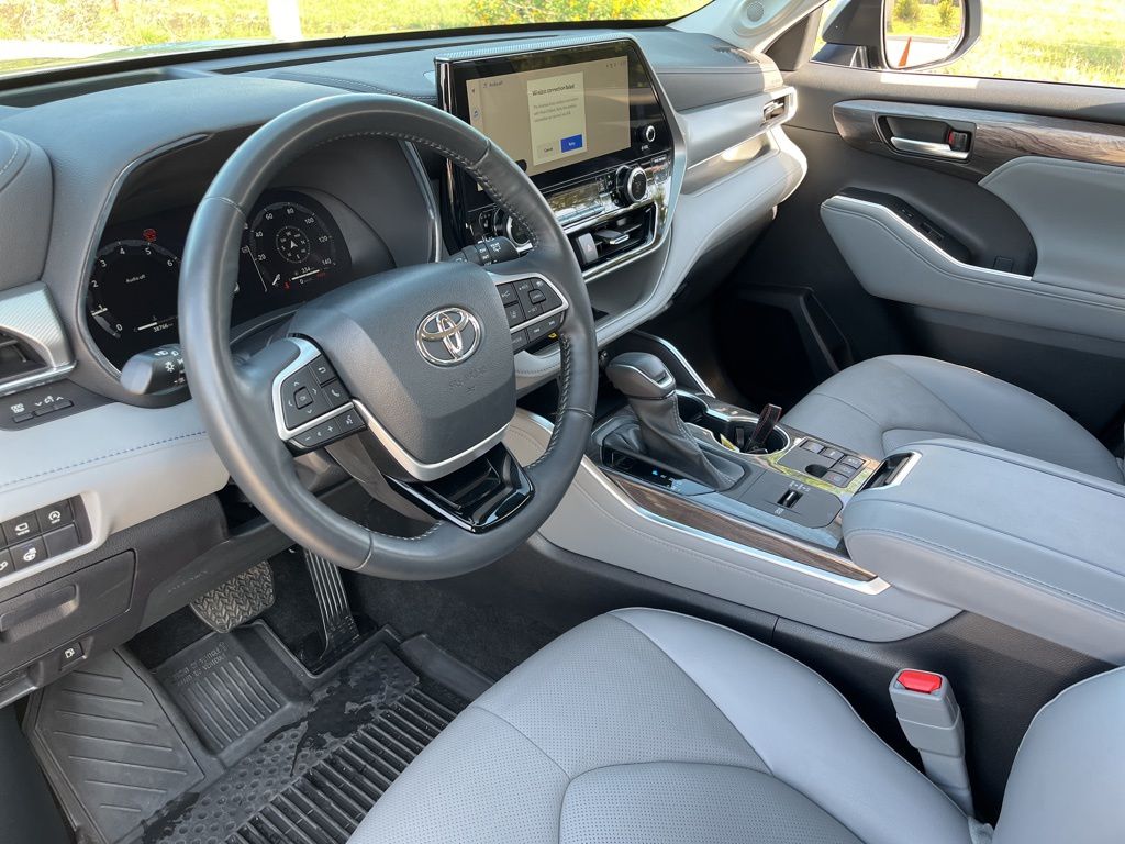 2023 Toyota Highlander Platinum 19