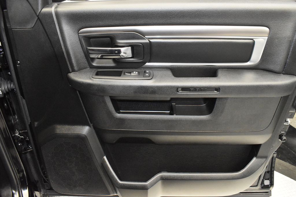 2024 RAM 1500 Classic Warlock 18