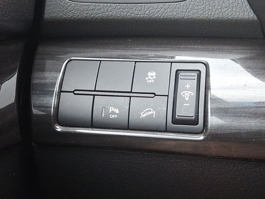 Thumbnail: 2013 Kia Sorento - 26