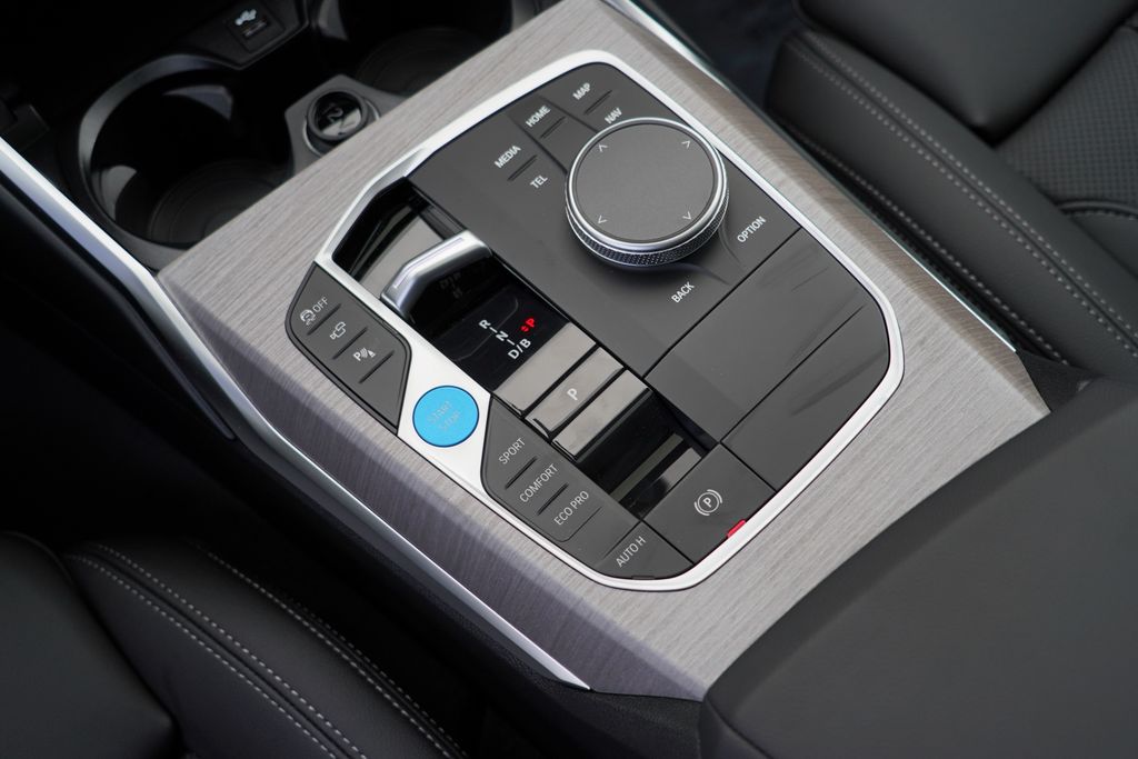 Thumbnail: 2026 BMW i4 - 18