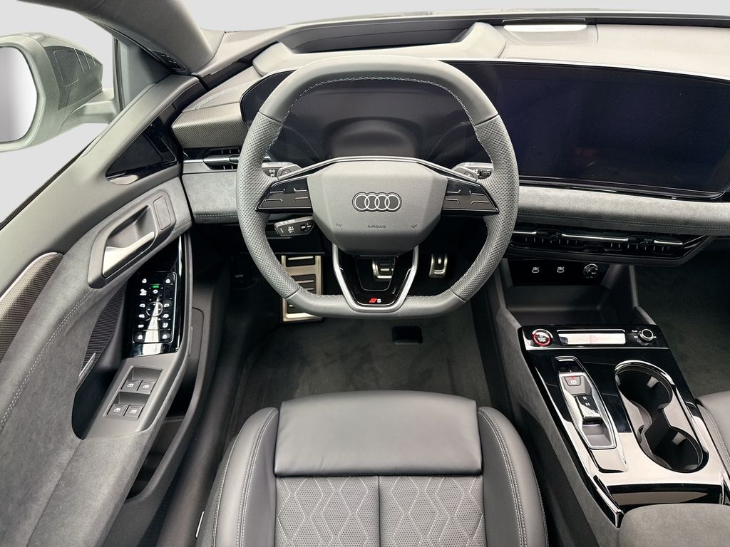 Thumbnail: 2025 Audi S6 - 11
