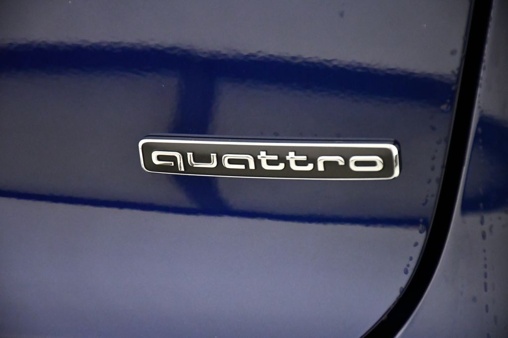 Thumbnail: 2026 Audi Q4 e-tron - 10