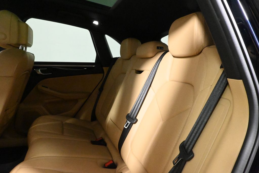 Thumbnail: 2018 Porsche Macan - 4