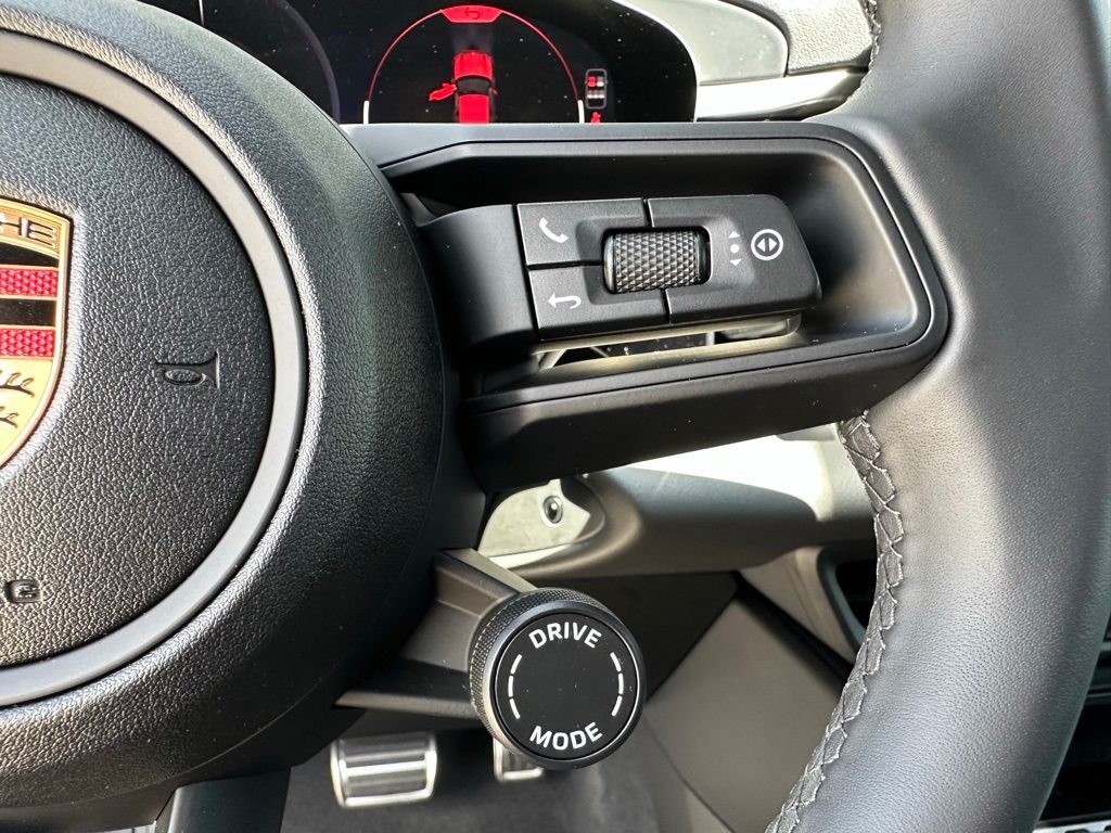 Thumbnail: 2026 Porsche Macan - 23