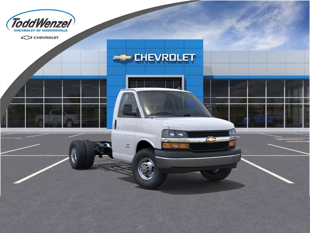 2025 Chevrolet Express Chassis 3500 Cutaway 139