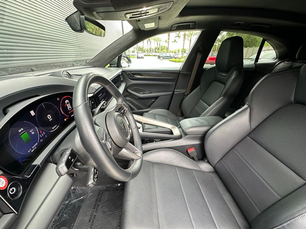 Thumbnail: 2024 Porsche Macan - 5