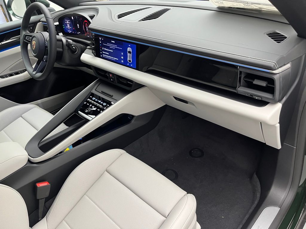 Thumbnail: 2025 Porsche Macan - 27