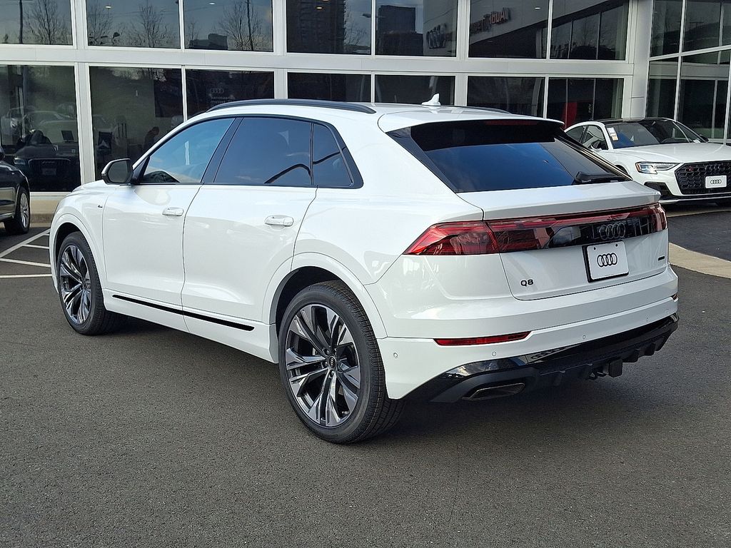 Thumbnail: 2026 Audi Q8 - 4