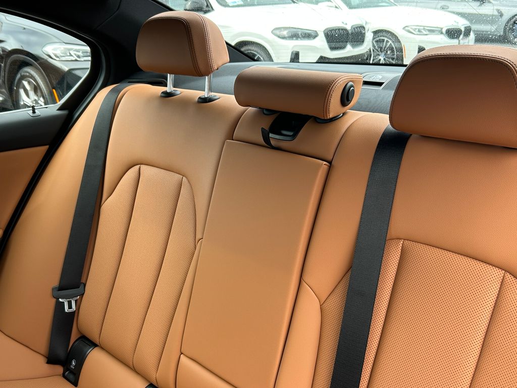 Thumbnail: 2024 BMW 3 Series - 32