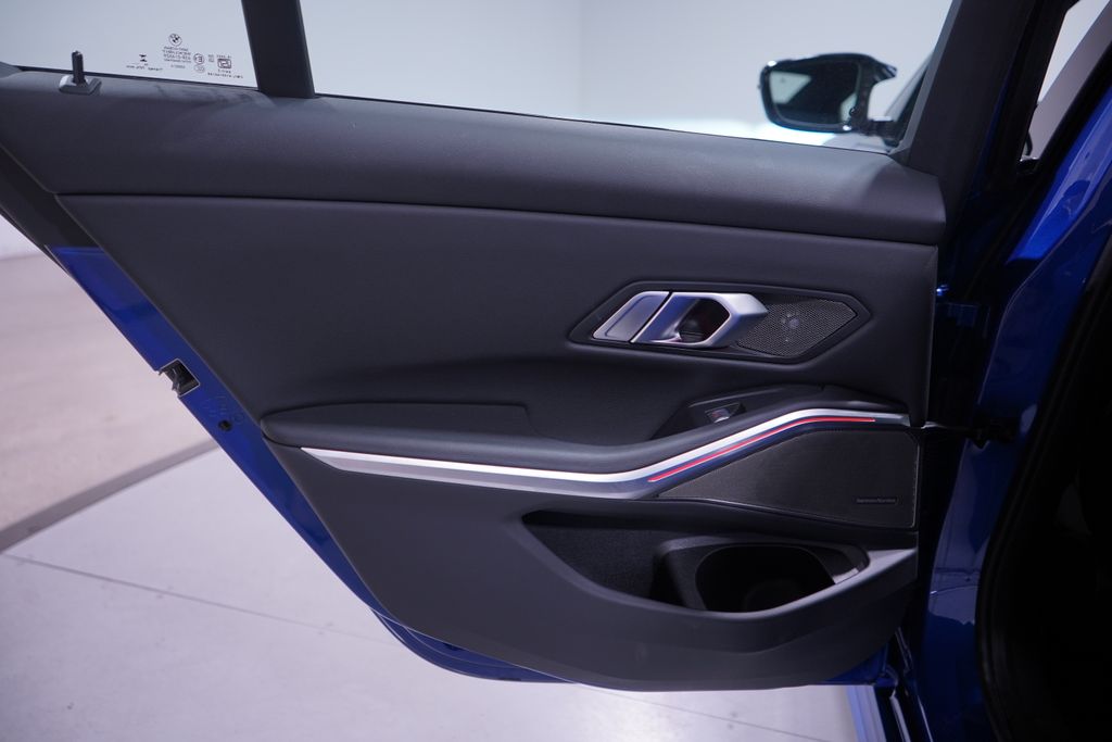 Thumbnail: 2025 BMW 3 Series - 15