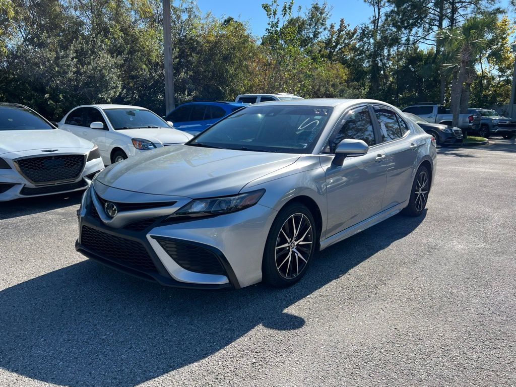 2023 Toyota Camry SE 2