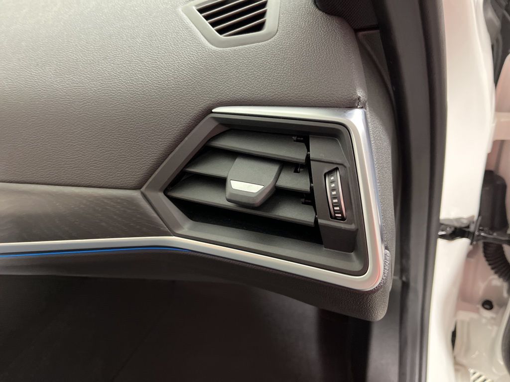 Thumbnail: 2024 BMW 3 Series - 20