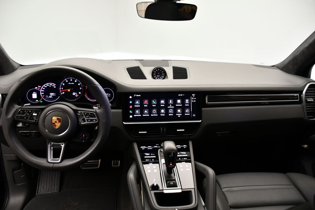 Thumbnail: 2026 Porsche Panamera - 32