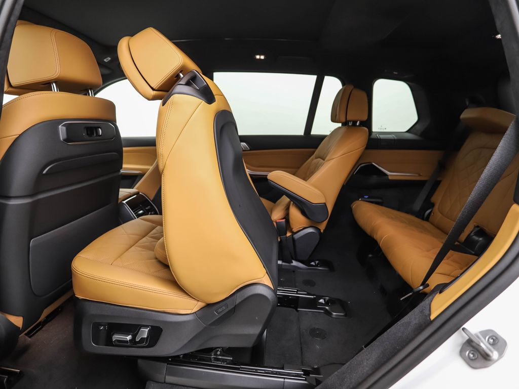Thumbnail: 2026 BMW X7 - 24