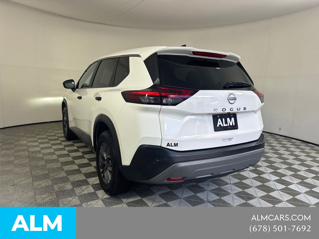 Used 2022 White Nissan S image 9