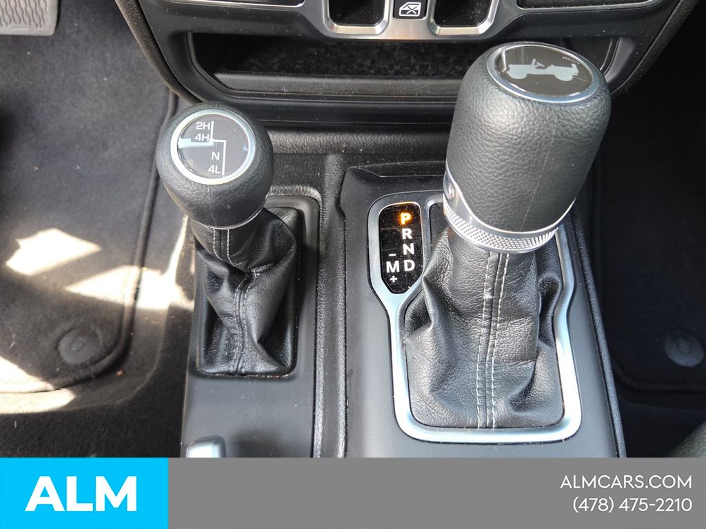 Used 2025 Black Jeep Sahara image 21