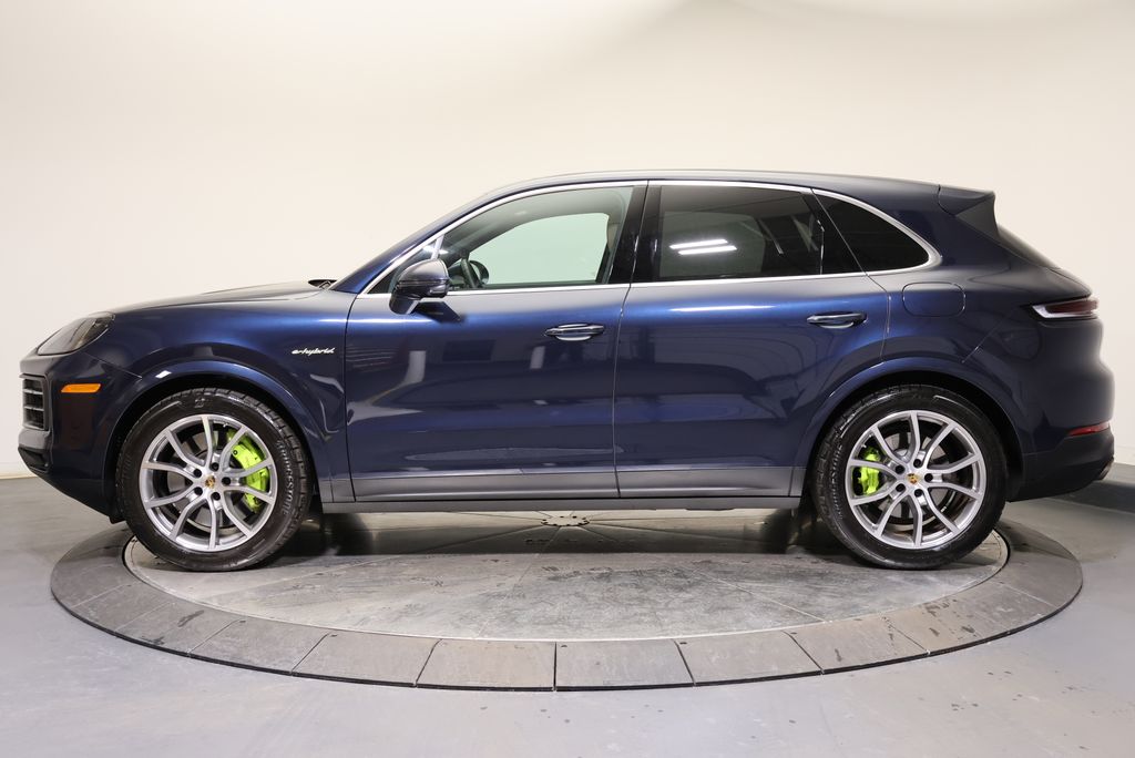 Thumbnail: 2024 Porsche Cayenne - 2
