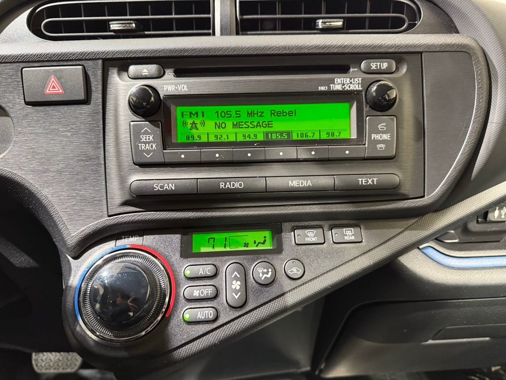 Thumbnail: 2013 Toyota Prius c - 25