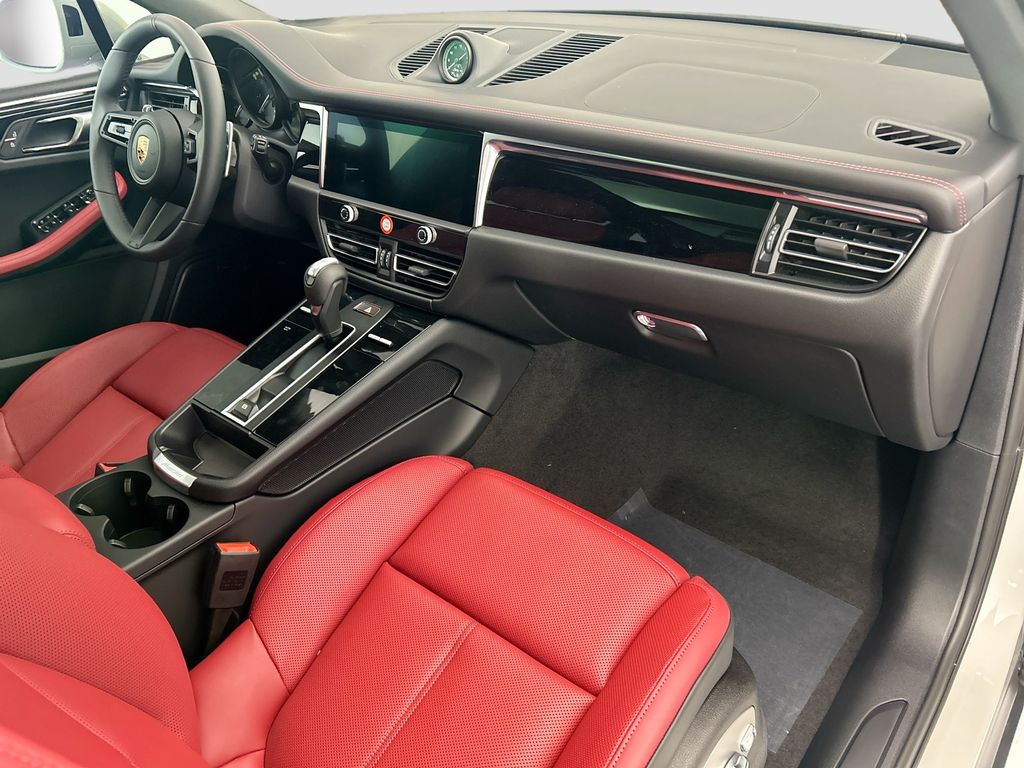 Thumbnail: 2026 Porsche Macan - 19