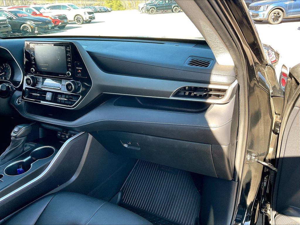 2021 Toyota Highlander — photo 12