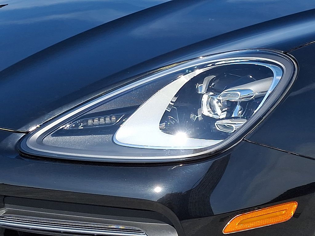 Thumbnail: 2023 Porsche Cayenne - 12