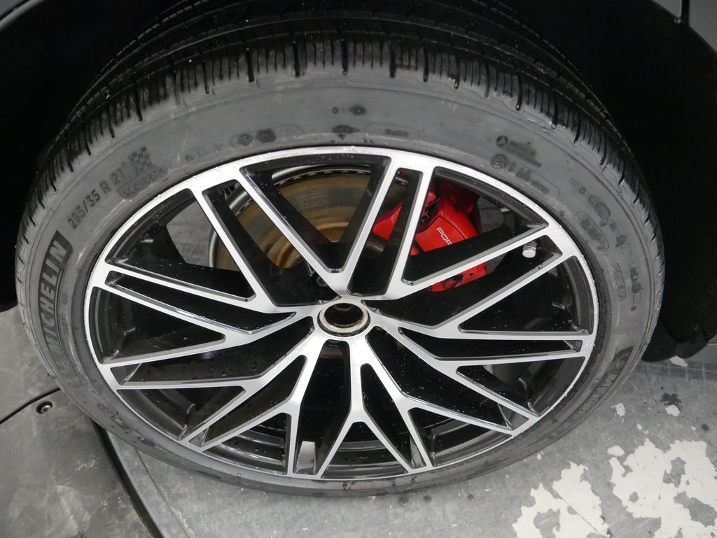 Thumbnail: 2023 Porsche Macan - 15