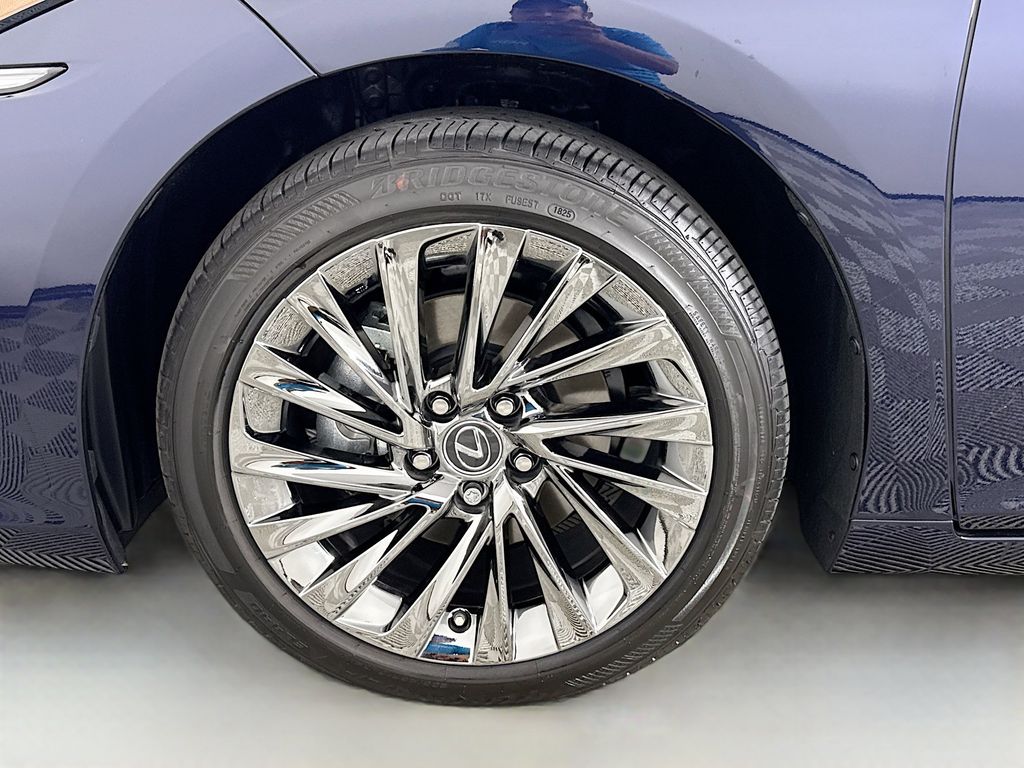 Thumbnail: 2025 Lexus ES - 32