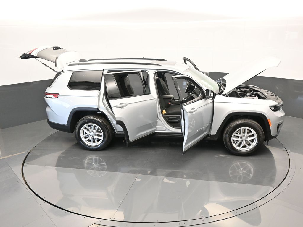 Used 2024 Silver Zynith Jeep Laredo image 60