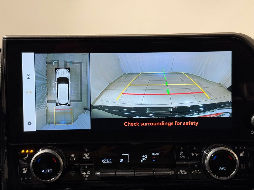 Thumbnail: 2023 Toyota Highlander - 30