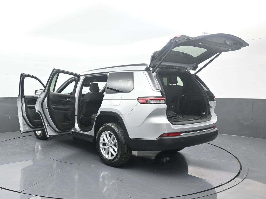 Used 2024 Silver Zynith Jeep Laredo image 77