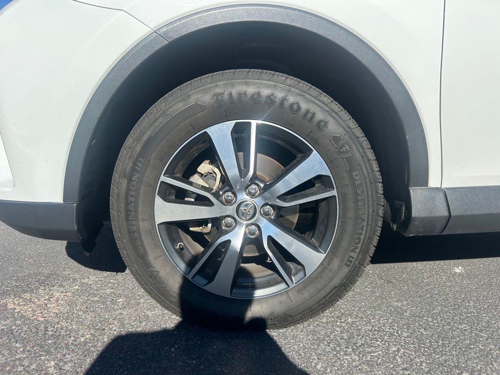 Thumbnail: 2017 Toyota RAV4 - 14