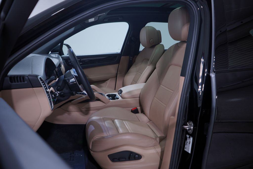 Thumbnail: 2022 Porsche Cayenne - 7