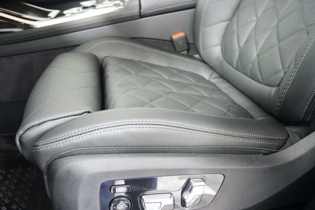 Thumbnail: 2026 BMW X7 - 9